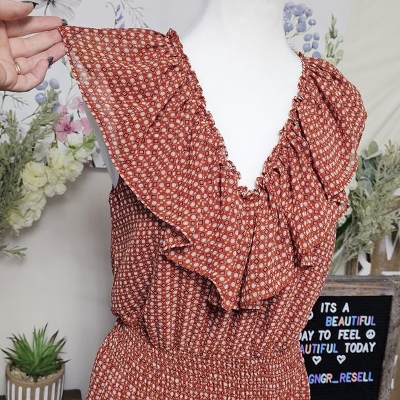 MAX STUDIO | TIRED RUFFLE SLEEVLESS DRESS - Picture 10 of 16